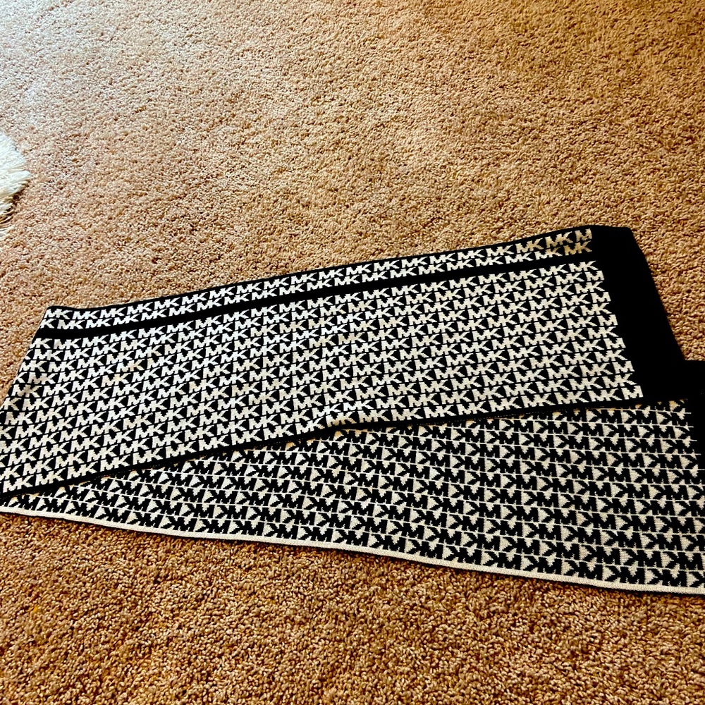 Michael Kors black and white reversible scarf
